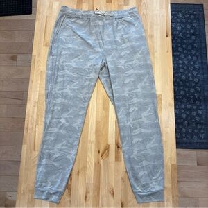 NWT Vuori Performance Jogger Pants Women Size XL Gray Camo Athleisure Gym VW303